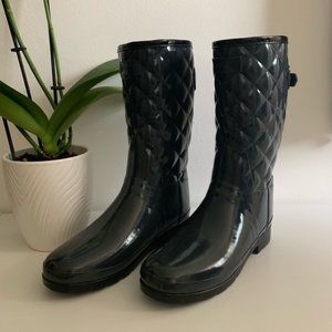 {hunter} Short Boot - Refined High Gloss Quilted